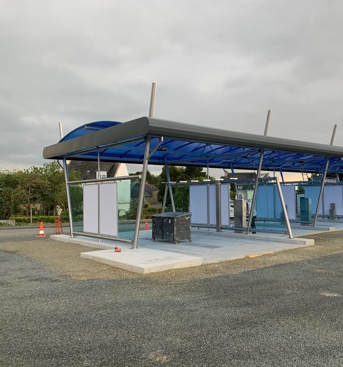 Station de self-lavage en fin de journée, pistes couvertes